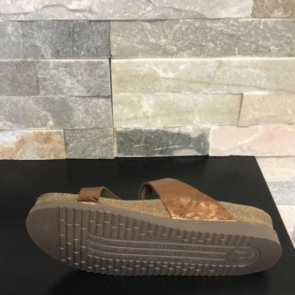 Mephisto Women's Helen Thong Sandals - Picture 6 of 6